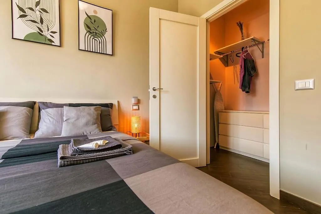 Apartman Exclusive & Strategic 2-Bedroom Apartment, 50M From M4 Milánó