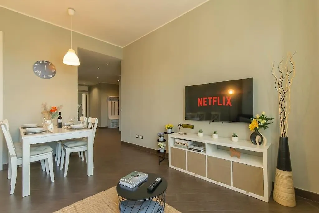Exclusive & Strategic 2-Bedroom Apartment, 50M From M4 Milánó