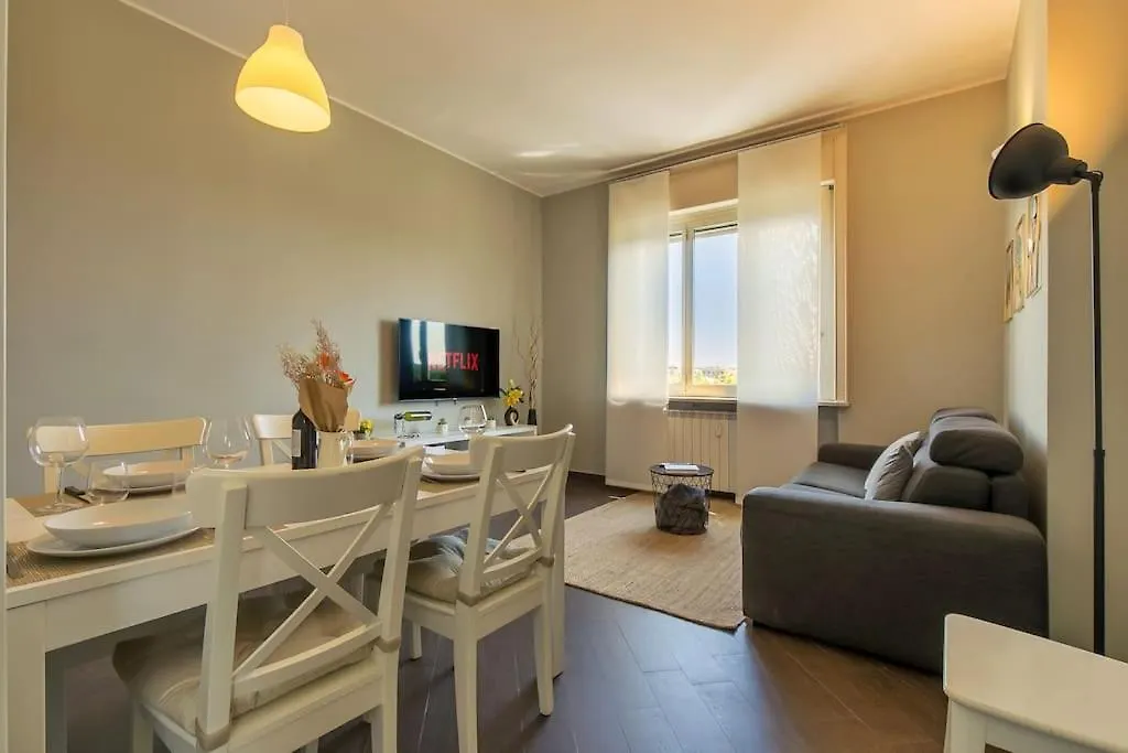 Exclusive & Strategic 2-Bedroom Apartment, 50M From M4 Milánó 0*,  Olaszország