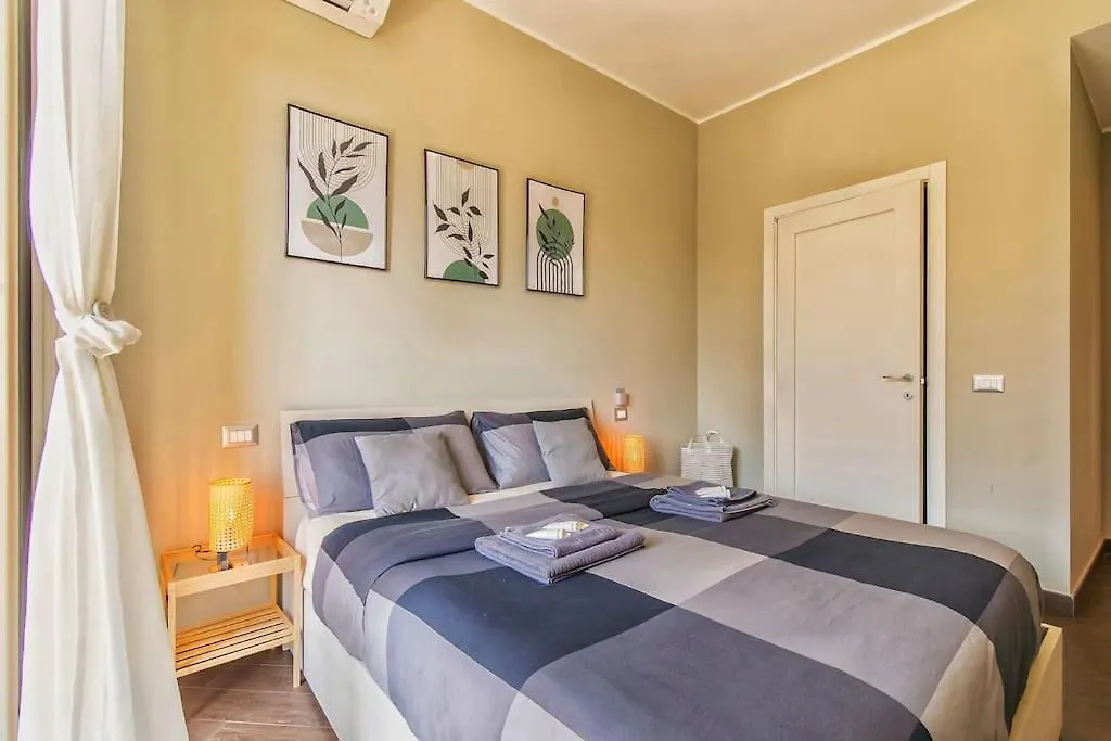 Exclusive & Strategic 2-Bedroom Apartment, 50M From M4 Milánó 0*,