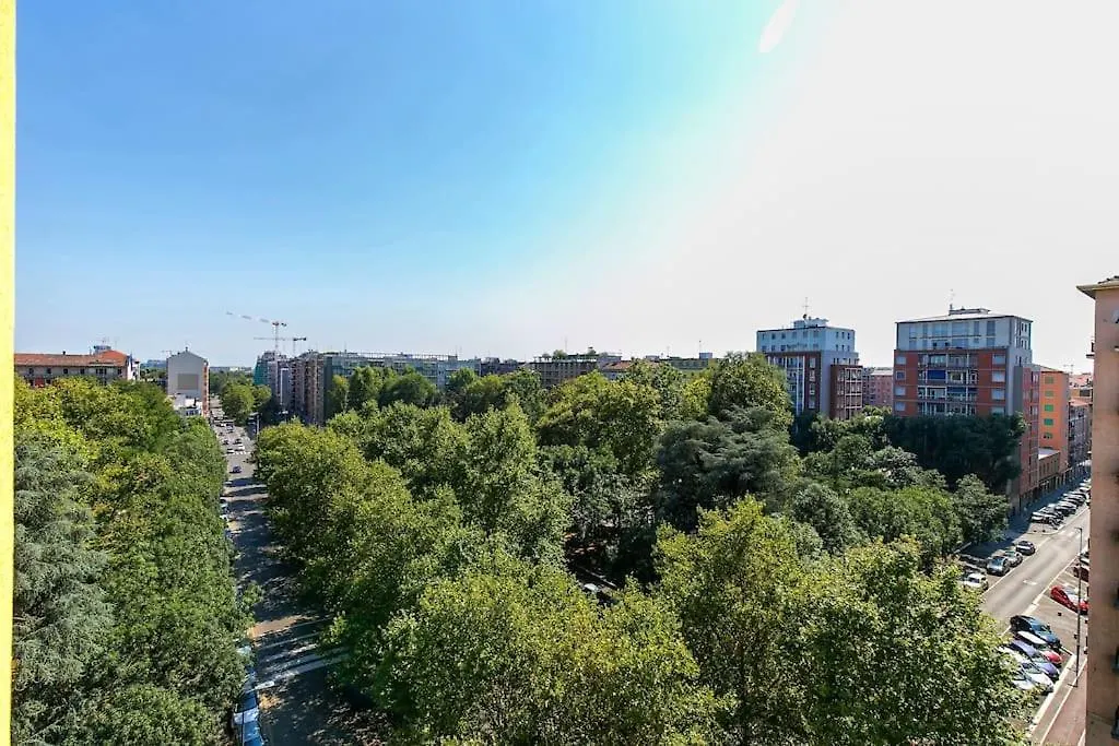Apartman Exclusive & Strategic 2-Bedroom Apartment, 50M From M4 Milánó