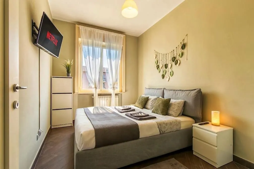 Exclusive & Strategic 2-Bedroom Apartment, 50M From M4 Milánó Olaszország