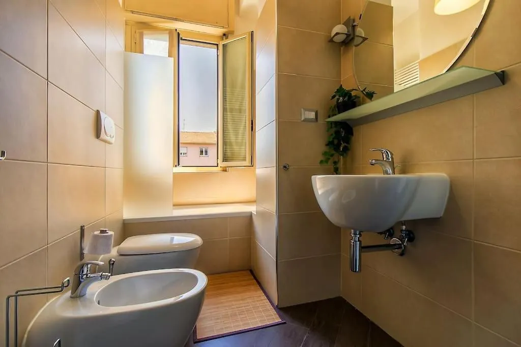 Apartman Exclusive & Strategic 2-Bedroom Apartment, 50M From M4 Milánó Olaszország