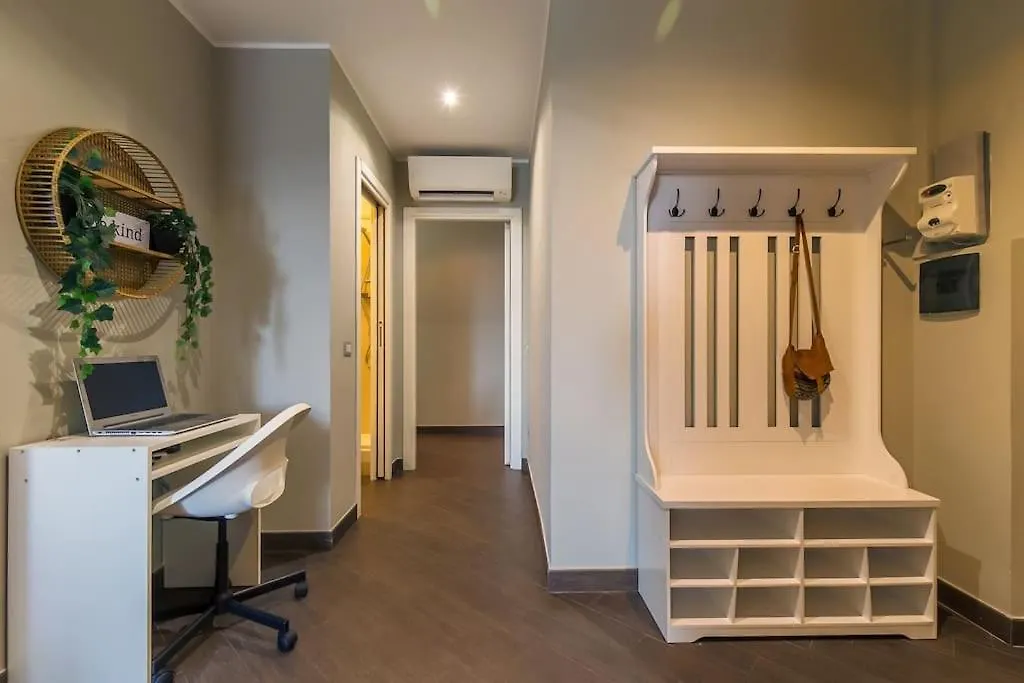 Exclusive & Strategic 2-Bedroom Apartment, 50M From M4 Milánó