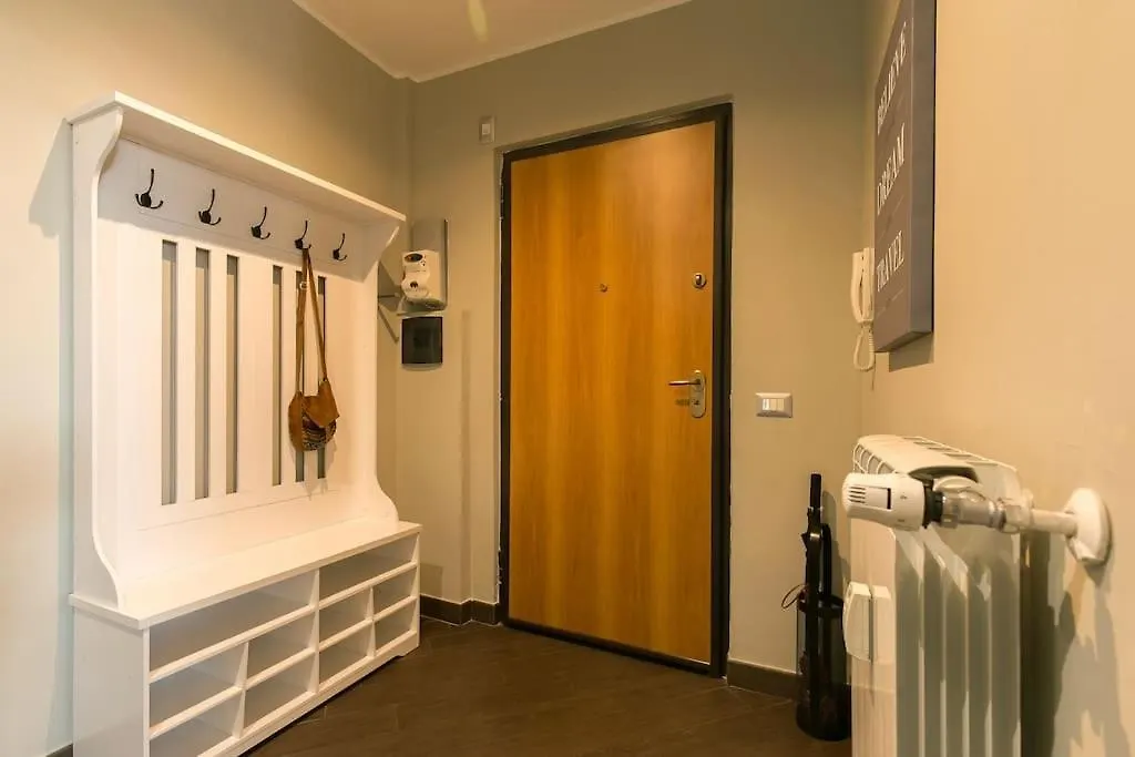 Apartman Exclusive & Strategic 2-Bedroom Apartment, 50M From M4 Milánó Olaszország
