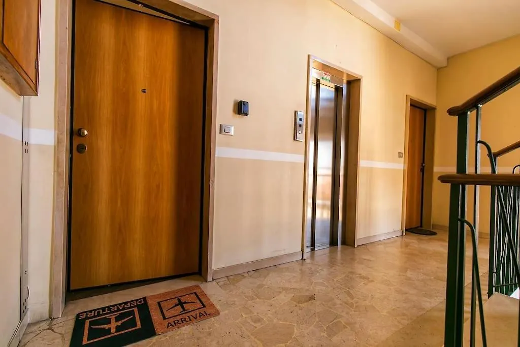Exclusive & Strategic 2-Bedroom Apartment, 50M From M4 Milánó 0*,