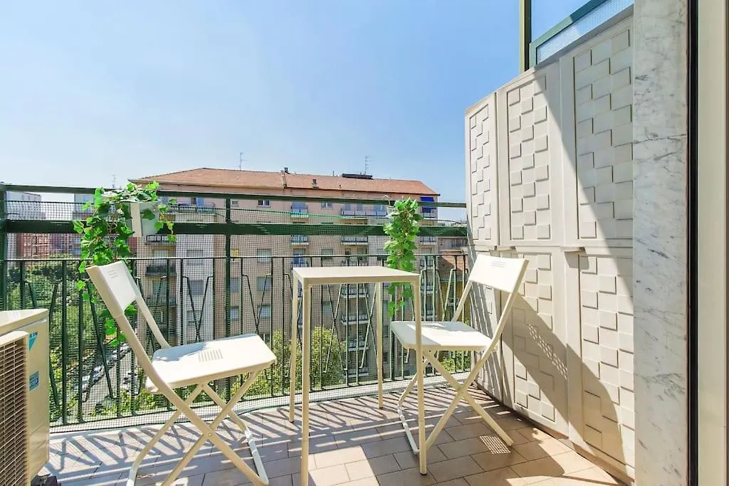 Exclusive & Strategic 2-Bedroom Apartment, 50M From M4 Milánó 0*,  Olaszország