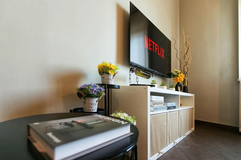 Exclusive & Strategic 2-Bedroom Apartment, 50M From M4 Milão