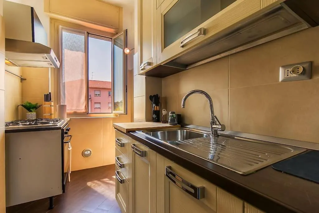 Exclusive & Strategic 2-Bedroom Apartment, 50M From M4 Milão